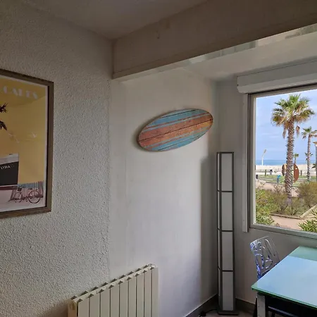 Apartment Front De