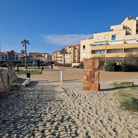 Front De Apartment